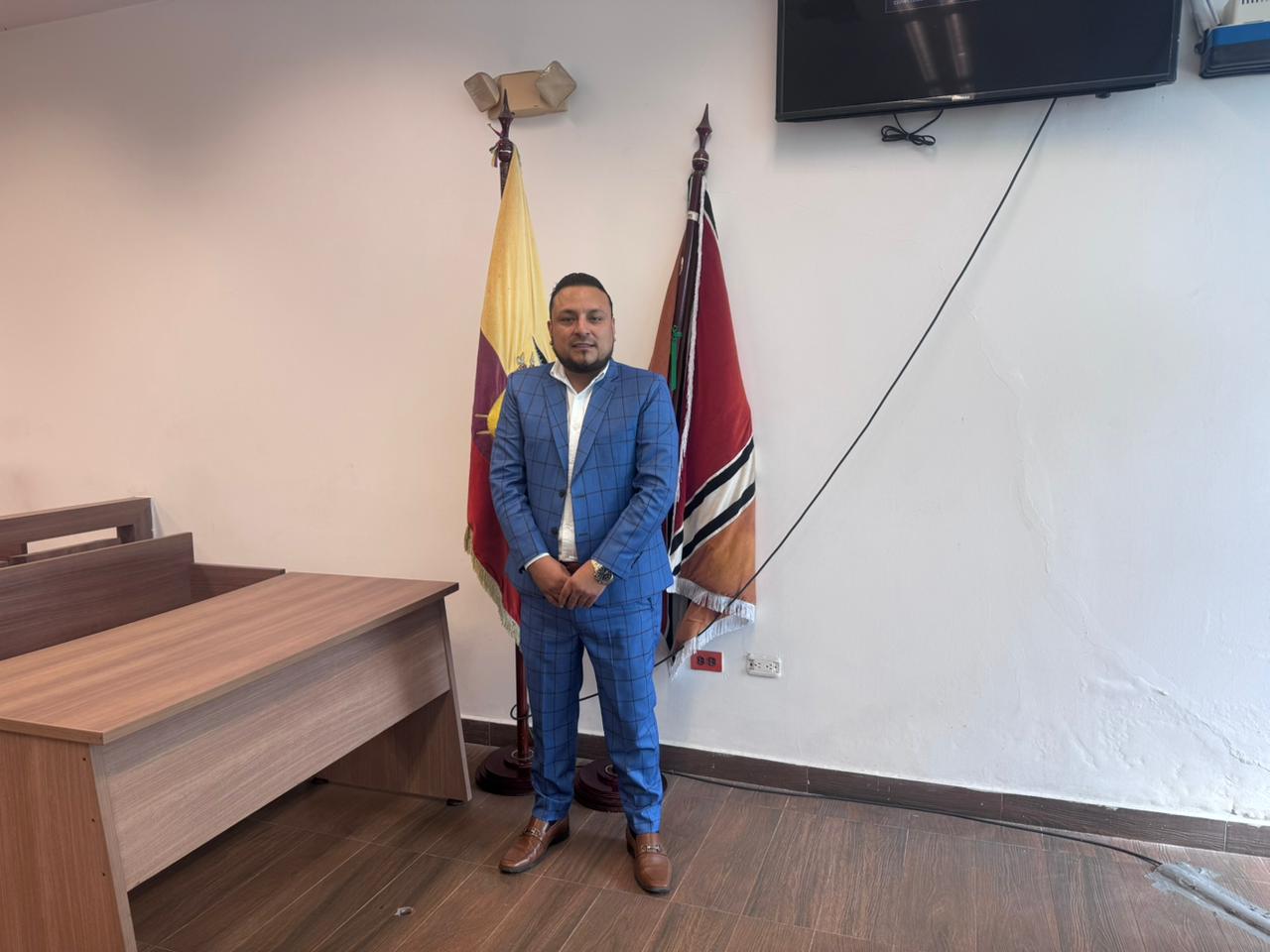 Ab. Lenin Carrión en juzgado
